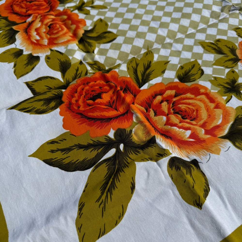 Floral Tablecloth with Orange Roses‎ - Picture 4 of 7